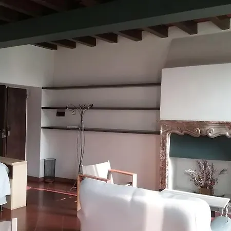 Apartment Artemisia Antique Fara